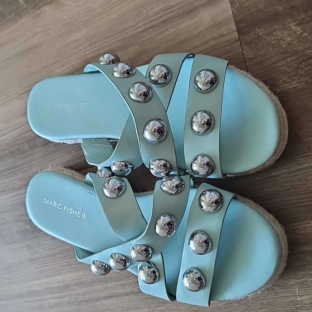 Sandals - Picture 2 of 4